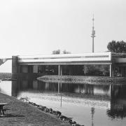 ArchitektInnen / KünstlerInnen: Wilhelm Holzbauer<br>Projekt: U-Bahnstation Alte Donau<br>Aufnahmedatum: 10/82<br>Format: 24x36mm SW<br>Lieferformat: Scan 300 dpi<br>Bestell-Nummer: N2045/0A<br>