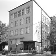 ArchitektInnen / KünstlerInnen: Stadt Wien<br>Projekt: Otto-Glöckel-Schule<br>Aufnahmedatum: 10/82<br>Format: 24x36mm SW<br>Lieferformat: Scan 300 dpi<br>Bestell-Nummer: N2045/30<br>