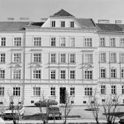 ArchitektInnen / KünstlerInnen: Theodor Bach<br>Projekt: Jubiläumshäuser (Kaiser Franz Joseph Jubiläumsstiftung)<br>Aufnahmedatum: 01/83<br>Format: 24x36mm SW<br>Lieferformat: Scan 300 dpi<br>Bestell-Nummer: N2066/16<br>