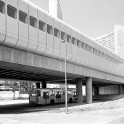 ArchitektInnen / KünstlerInnen: Wilhelm Holzbauer<br>Projekt: U-Bahnstation Kaisermühlen Vienna International Centre<br>Aufnahmedatum: 03/83<br>Format: 24x36mm SW<br>Lieferformat: Scan 300 dpi<br>Bestell-Nummer: N2158/15<br>