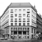 ArchitektInnen / KünstlerInnen: Adolf Loos<br>Projekt: Loos Haus Michaelerplatz / Wohn- und Geschäftshaus Goldman & Salatsch<br>Aufnahmedatum: 11/81<br>Format: 24x36mm SW<br>Lieferformat: Scan 300 dpi<br>Bestell-Nummer: N310/16<br>