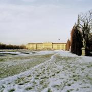 ArchitektInnen / KünstlerInnen: Johann Bernhard Fischer von Erlach<br>Projekt: Schloss Schönbrunn<br>Aufnahmedatum: 08/86<br>Format: 4x5'' C-Neg<br>Lieferformat: Scan 300 dpi<br>Bestell-Nummer: N1149/10<br>