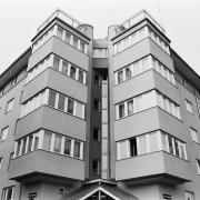 ArchitektInnen / KünstlerInnen: Gunther Wawrik<br>Projekt: Wohnhausanlage Pichelwangergasse<br>Aufnahmedatum: 07/87<br>Format: 24x36mm SW<br>Lieferformat: Scan 300 dpi<br>Bestell-Nummer: N1295/07<br>