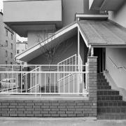ArchitektInnen / KünstlerInnen: Gunther Wawrik<br>Projekt: Wohnhausanlage Pichelwangergasse<br>Aufnahmedatum: 07/87<br>Format: 24x36mm SW<br>Lieferformat: Scan 300 dpi<br>Bestell-Nummer: N1295/12<br>