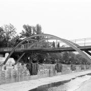 ArchitektInnen / KünstlerInnen: Hermann Czech<br>Projekt: Stadtparkbrücke, Stadtparksteg<br>Aufnahmedatum: 10/87<br>Format: 24x36mm SW<br>Lieferformat: Scan 300 dpi<br>Bestell-Nummer: N1290/30A<br>