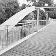 ArchitektInnen / KünstlerInnen: Hermann Czech<br>Projekt: Stadtparkbrücke, Stadtparksteg<br>Aufnahmedatum: 10/87<br>Format: 24x36mm SW<br>Lieferformat: Scan 300 dpi<br>Bestell-Nummer: N1290/34A<br>