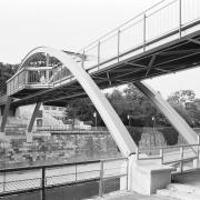 ArchitektInnen / KünstlerInnen: Hermann Czech<br>Projekt: Stadtparkbrücke, Stadtparksteg<br>Aufnahmedatum: 10/87<br>Format: 24x36mm SW<br>Lieferformat: Scan 300 dpi<br>Bestell-Nummer: N1290/35A<br>