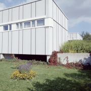 ArchitektInnen / KünstlerInnen: Klinger & Müller<br>Projekt: Landeskrankenhaus Rohrbach<br>Aufnahmedatum: 05/90<br>Format: 4x5'' C-Dia<br>Lieferformat: Scan 300 dpi<br>Bestell-Nummer: 423/03<br>