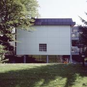ArchitektInnen / KünstlerInnen: Karl Odorizzi<br>Projekt: Bildungshaus Schloss Puchberg - Zubau<br>Aufnahmedatum: 05/90<br>Format: 4x5'' C-Dia<br>Lieferformat: Scan 300 dpi<br>Bestell-Nummer: 435/03<br>