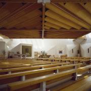 ArchitektInnen / KünstlerInnen: Josef Lackner<br>Projekt: Kirche St. Emmaus, Völs<br>Aufnahmedatum: 05/90<br>Format: 4x5'' C-Dia<br>Lieferformat: Scan 300 dpi<br>Bestell-Nummer: 532/02<br>