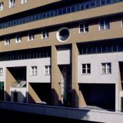 ArchitektInnen / KünstlerInnen: Wilhelm Holzbauer<br>Projekt: Wohnhausanlage ''Wohnen morgen'', Wien<br>Aufnahmedatum: 09/86<br>Format: 24x36mm C-Dia<br>Lieferformat: Scan 300 dpi<br>Bestell-Nummer: 584/01<br>