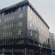 ArchitektInnen / KünstlerInnen: Jože Plečnik<br>Projekt: Zacherlhaus - Geschäfts- und Wohnhaus<br>Aufnahmedatum: 08/83<br>Format: 24x36mm SW<br>Lieferformat: Scan 300 dpi<br>Bestell-Nummer: 588/01<br>
