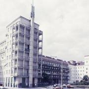 ArchitektInnen / KünstlerInnen: Rudolf Perco<br>Projekt: Wohnhausanlage Friedrich-Engels-Platz<br>Aufnahmedatum: 04/82<br>Format: 24x36mm SW<br>Lieferformat: Scan 300 dpi<br>Bestell-Nummer: 1566/30<br>