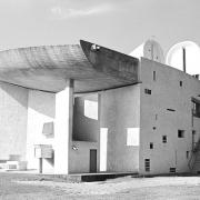 ArchitektInnen / KünstlerInnen: Le Corbusier<br>Projekt: Notre-Dame-du-Haut, Kapelle in Ronchamp<br>Aufnahmedatum: 08/81<br>Format: 24x36mm C-Dia<br>Lieferformat: Scan 300 dpi<br>Bestell-Nummer: N417/11<br>