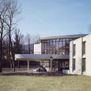 ArchitektInnen / KünstlerInnen: Diether S. Hoppe<br>Projekt: Institut Hernstein, Anbau zu Schloß Hernstein<br>Aufnahmedatum: 02/95<br>Format: 6x7cm C-Dia<br>Lieferformat: Scan 300 dpi<br>Bestell-Nummer: 5165/A<br>