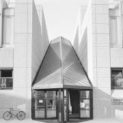 ArchitektInnen / KünstlerInnen: Kurt Hlaweniczka<br>Projekt: Universitätszentrum Althanstraße<br>Aufnahmedatum: 10/82<br>Format: 24x36mm SW<br>Lieferformat: Scan 300 dpi<br>Bestell-Nummer: N422/21<br>