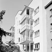 ArchitektInnen / KünstlerInnen: Heinz Tesar<br>Projekt: Wohnhausanlage Einsiedlergasse 13<br>Aufnahmedatum: 08/85<br>Format: 24x36mm SW<br>Lieferformat: Scan 300 dpi<br>Bestell-Nummer: N845/25<br>