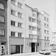 ArchitektInnen / KünstlerInnen: Heinz Tesar<br>Projekt: Wohnhausanlage Einsiedlergasse 13<br>Aufnahmedatum: 08/85<br>Format: 24x36mm SW<br>Lieferformat: Scan 300 dpi<br>Bestell-Nummer: N846/04<br>