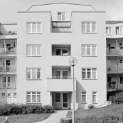 ArchitektInnen / KünstlerInnen: Rudolf Lamprecht<br>Projekt: Wohnhausanlage Linzer Straße<br>Aufnahmedatum: 08/85<br>Format: 24x36mm SW<br>Lieferformat: Scan 300 dpi<br>Bestell-Nummer: N848/02A<br>