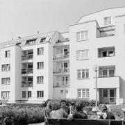 ArchitektInnen / KünstlerInnen: Rudolf Lamprecht<br>Projekt: Wohnhausanlage Linzer Straße<br>Aufnahmedatum: 08/85<br>Format: 24x36mm SW<br>Lieferformat: Scan 300 dpi<br>Bestell-Nummer: N848/16A<br>