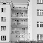 ArchitektInnen / KünstlerInnen: Rudolf Lamprecht<br>Projekt: Wohnhausanlage Linzer Straße<br>Aufnahmedatum: 08/85<br>Format: 24x36mm SW<br>Lieferformat: Scan 300 dpi<br>Bestell-Nummer: N848/20A<br>
