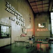 ArchitektInnen / KünstlerInnen: Robert Hartinger<br>Projekt: Westbahnhof<br>Aufnahmedatum: 11/86<br>Format: 4x5'' C-Neg<br>Lieferformat: Scan 300 dpi<br>Bestell-Nummer: N1072/01<br>