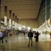 ArchitektInnen / KünstlerInnen: Robert Hartinger<br>Projekt: Westbahnhof<br>Aufnahmedatum: 11/86<br>Format: 4x5'' C-Neg<br>Lieferformat: Scan 300 dpi<br>Bestell-Nummer: N1080/01<br>