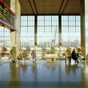 ArchitektInnen / KünstlerInnen: Robert Hartinger<br>Projekt: Westbahnhof<br>Aufnahmedatum: 11/86<br>Format: 4x5'' C-Neg<br>Lieferformat: Scan 300 dpi<br>Bestell-Nummer: N1080/02<br>