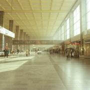 ArchitektInnen / KünstlerInnen: Robert Hartinger<br>Projekt: Westbahnhof<br>Aufnahmedatum: 11/86<br>Format: 4x5'' C-Neg<br>Lieferformat: Scan 300 dpi<br>Bestell-Nummer: N1093/05<br>