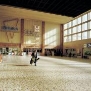 ArchitektInnen / KünstlerInnen: Heinrich Hrdlicka<br>Projekt: Südbahnhof<br>Aufnahmedatum: 11/86<br>Format: 4x5'' C-Neg<br>Lieferformat: Scan 300 dpi<br>Bestell-Nummer: N1069/04<br>