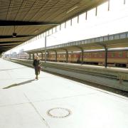 ArchitektInnen / KünstlerInnen: Heinrich Hrdlicka<br>Projekt: Südbahnhof<br>Aufnahmedatum: 11/86<br>Format: 4x5'' C-Neg<br>Lieferformat: Scan 300 dpi<br>Bestell-Nummer: N1069/09<br>