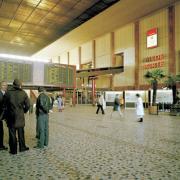 ArchitektInnen / KünstlerInnen: Heinrich Hrdlicka<br>Projekt: Südbahnhof<br>Aufnahmedatum: 11/86<br>Format: 4x5'' C-Neg<br>Lieferformat: Scan 300 dpi<br>Bestell-Nummer: N1073/08<br>