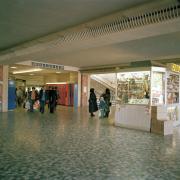 ArchitektInnen / KünstlerInnen: Heinrich Hrdlicka<br>Projekt: Südbahnhof<br>Aufnahmedatum: 11/86<br>Format: 4x5'' C-Neg<br>Lieferformat: Scan 300 dpi<br>Bestell-Nummer: N1074/03<br>