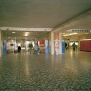 ArchitektInnen / KünstlerInnen: Heinrich Hrdlicka<br>Projekt: Südbahnhof<br>Aufnahmedatum: 11/86<br>Format: 4x5'' C-Neg<br>Lieferformat: Scan 300 dpi<br>Bestell-Nummer: N1074/06<br>