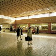 ArchitektInnen / KünstlerInnen: Heinrich Hrdlicka<br>Projekt: Südbahnhof<br>Aufnahmedatum: 11/86<br>Format: 4x5'' C-Neg<br>Lieferformat: Scan 300 dpi<br>Bestell-Nummer: N1074/08<br>