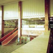 ArchitektInnen / KünstlerInnen: Heinrich Hrdlicka<br>Projekt: Südbahnhof<br>Aufnahmedatum: 11/86<br>Format: 4x5'' C-Neg<br>Lieferformat: Scan 300 dpi<br>Bestell-Nummer: N1085/10<br>