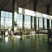 ArchitektInnen / KünstlerInnen: Robert Hartinger<br>Projekt: Westbahnhof<br>Aufnahmedatum: 11/86<br>Format: 4x5'' C-Neg<br>Lieferformat: Scan 300 dpi<br>Bestell-Nummer: N1077/08<br>