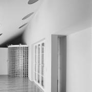 ArchitektInnen / KünstlerInnen: Adolf Krischanitz, Oskar Putz<br>Projekt: Haus in Salmannsdorf<br>Aufnahmedatum: 07/88<br>Format: 24x36mm SW<br>Lieferformat: Scan 300 dpi<br>Bestell-Nummer: N1407/03<br>