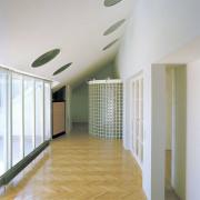 ArchitektInnen / KünstlerInnen: Adolf Krischanitz, Oskar Putz<br>Projekt: Haus in Salmannsdorf<br>Aufnahmedatum: 07/88<br>Format: 4x5'' C-Neg<br>Lieferformat: Scan 300 dpi<br>Bestell-Nummer: N1477/04<br>