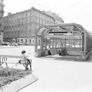 ArchitektInnen / KünstlerInnen: Wilhelm Holzbauer<br>Projekt: U-Bahnstation Nestroyplatz<br>Aufnahmedatum: 06/83<br>Format: 24x36mm SW<br>Lieferformat: Scan 300 dpi<br>Bestell-Nummer: N2157/11A<br>