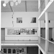 ArchitektInnen / KünstlerInnen: Bruno Spagolla<br>Projekt: Volks- und Hauptschule Blons, Zu- und Anbau<br>Aufnahmedatum: 06/92<br>Format: 24x36mm SW<br>Lieferformat: Scan 300 dpi<br>Bestell-Nummer: N2537/15A<br>