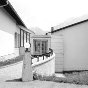ArchitektInnen / KünstlerInnen: Bruno Spagolla<br>Projekt: Volks- und Hauptschule Blons, Zu- und Anbau<br>Aufnahmedatum: 06/92<br>Format: 24x36mm SW<br>Lieferformat: Scan 300 dpi<br>Bestell-Nummer: N2538/11A<br>