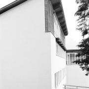 ArchitektInnen / KünstlerInnen: Bruno Spagolla<br>Projekt: Volks- und Hauptschule Blons, Zu- und Anbau<br>Aufnahmedatum: 06/92<br>Format: 24x36mm SW<br>Lieferformat: Scan 300 dpi<br>Bestell-Nummer: N2538/17A<br>