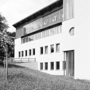 ArchitektInnen / KünstlerInnen: Bruno Spagolla<br>Projekt: Volks- und Hauptschule Blons, Zu- und Anbau<br>Aufnahmedatum: 06/92<br>Format: 24x36mm SW<br>Lieferformat: Scan 300 dpi<br>Bestell-Nummer: N2539/19<br>