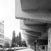 ArchitektInnen / KünstlerInnen: Ernst Lichtblau, Norbert Schlesinger<br>Projekt: Hauptschule Grundsteingasse<br>Aufnahmedatum: 10/93<br>Format: 24x36mm SW<br>Lieferformat: Scan 300 dpi<br>Bestell-Nummer: N3100/35<br>