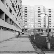 ArchitektInnen / KünstlerInnen: Fritz Gerhard Mayr<br>Projekt: Wohnhausanlage Trabrenngründe<br>Aufnahmedatum: 01/94<br>Format: 24x36mm SW<br>Lieferformat: Scan 300 dpi<br>Bestell-Nummer: N3277/05<br>