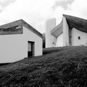 ArchitektInnen / KünstlerInnen: Le Corbusier<br>Projekt: Notre-Dame-du-Haut, Kapelle in Ronchamp<br>Aufnahmedatum: 04/93<br>Format: SW<br>Lieferformat: Dia-Duplikat, Scan 300 dpi<br>Bestell-Nummer: N2869/19<br>