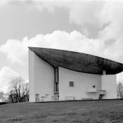ArchitektInnen / KünstlerInnen: Le Corbusier<br>Projekt: Notre-Dame-du-Haut, Kapelle in Ronchamp<br>Aufnahmedatum: 04/93<br>Format: SW<br>Lieferformat: Dia-Duplikat, Scan 300 dpi<br>Bestell-Nummer: N2869/26<br>