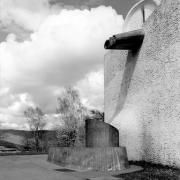 ArchitektInnen / KünstlerInnen: Le Corbusier<br>Projekt: Notre-Dame-du-Haut, Kapelle in Ronchamp<br>Aufnahmedatum: 04/93<br>Format: SW<br>Lieferformat: Dia-Duplikat, Scan 300 dpi<br>Bestell-Nummer: N2869/32<br>