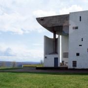 ArchitektInnen / KünstlerInnen: Le Corbusier<br>Projekt: Notre-Dame-du-Haut, Kapelle in Ronchamp<br>Aufnahmedatum: 04/93<br>Format: 24x36mm C-Dia<br>Lieferformat: Dia-Duplikat, Scan 300 dpi<br>Bestell-Nummer: 3238/20<br>